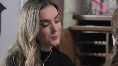 C-115 Nora traiciona a su hermana