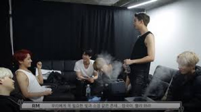 (VOSTFR) The Wings Tour - Behind Making